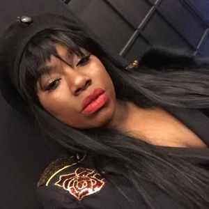 Meet your Posher, Danisha